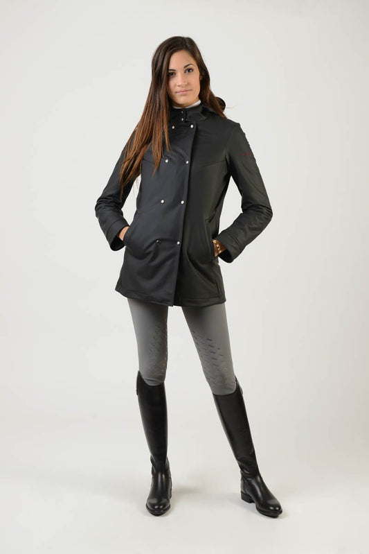 Ladies technical rain coat | model HAPPY RAIN | lady technical rain coat | riding | technical rain coat | leisure time | clothing | equestrian | jacket | lady jacket | Makebe | elegance | comfort | comfort of movement | Made in Italy | black |