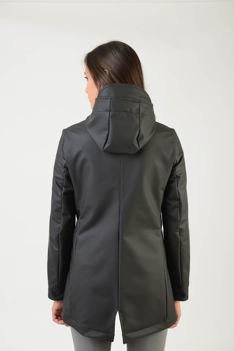 Ladies technical rain coat | model HAPPY RAIN | lady technical rain coat | riding | technical rain coat | leisure time | clothing | equestrian | jacket | lady jacket | Makebe | elegance | comfort | comfort of movement | Made in Italy | black |