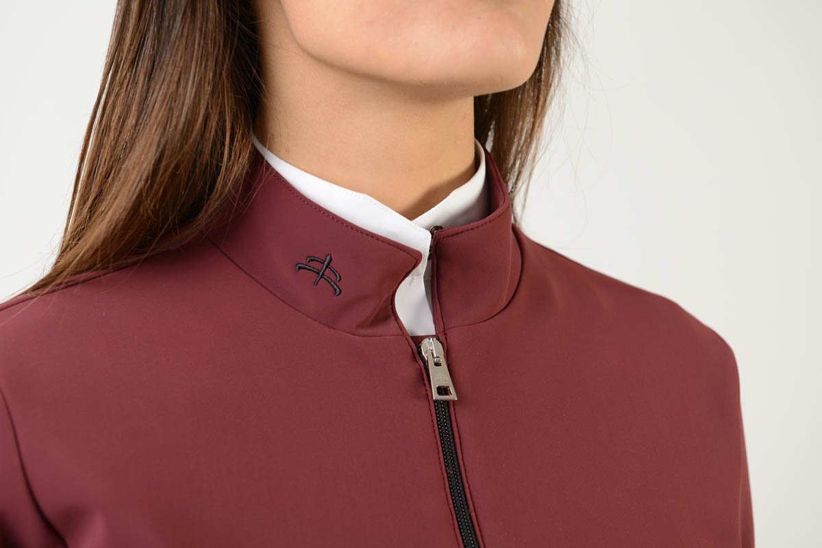 Technical Sweater | model GAIA | lady sweater | riding sweater | leisure time | sweater | clothing | equestrian | Makebe | elegance | comfort | comfort of movement | Made in Italy | riding | lady jacket | jacket | bordeaux |